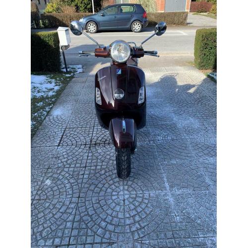 Vespa 125, 10000km, en bon état, 1ier propriétaire.