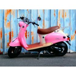 Nouveau scooter Zoë rose / crème classe A ou B.