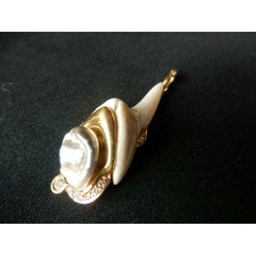 Tres beau pendentif or jaune 18 carats avec brillants neuf j