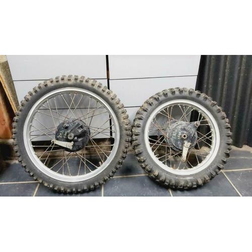 Jeu de roues d'origine Suzuki RM80 avec freins à tambour
